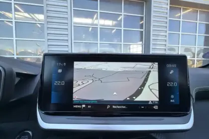 Photo 13 Peugeot 208  PureTech 100 S&S EAT8