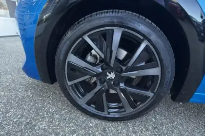 Photo 27 Peugeot 208  PureTech 100 S&S EAT8