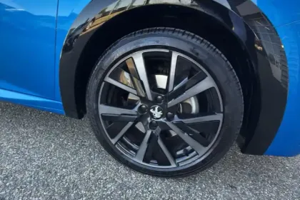 Photo 28 Peugeot 208  PureTech 100 S&S EAT8