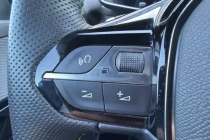 Photo 20 Peugeot 208  PureTech 100 S&S EAT8