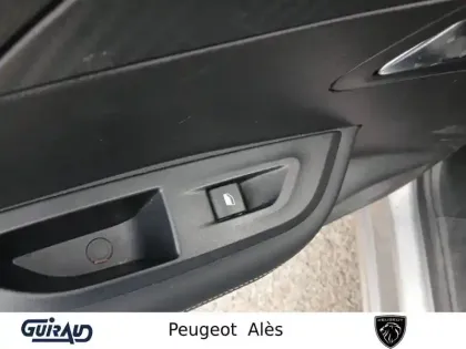 Photo 13 Peugeot 2008  PureTech 100 S&S BVM6