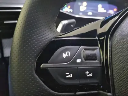 Photo 27 Peugeot 2008  Hybrid 136 e-DCS6