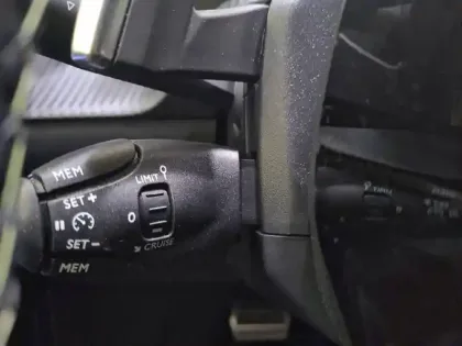 Photo 26 Peugeot 2008  Hybrid 136 e-DCS6