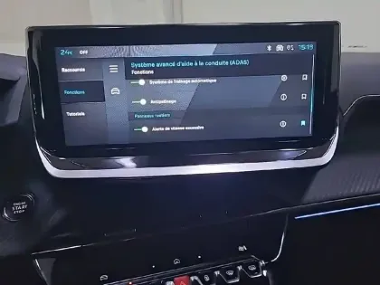 Photo 21 Peugeot 2008  Hybrid 136 e-DCS6
