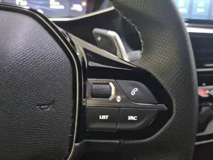 Photo 28 Peugeot 2008  Hybrid 136 e-DCS6