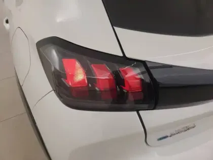 Photo 42 Peugeot 208  Electrique 50 kWh 136ch