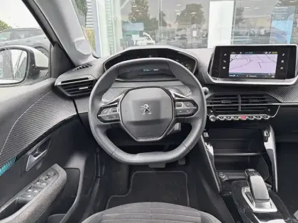 Photo 8 Peugeot 208  Electrique 50 kWh 136ch