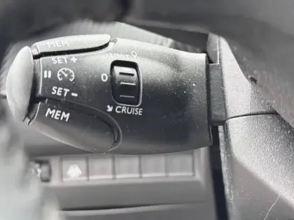 Photo 18 Peugeot 208  Electrique 50 kWh 136ch