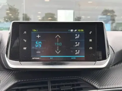 Photo 21 Peugeot 208  Electrique 50 kWh 136ch