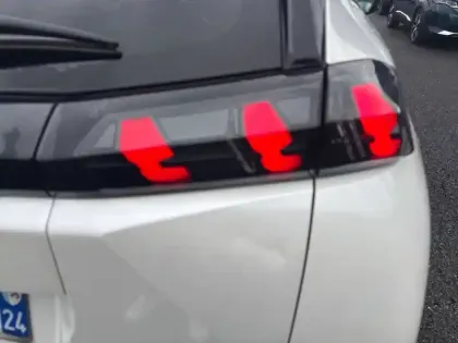 Photo 16 Peugeot 2008  PureTech 130 S&S EAT8