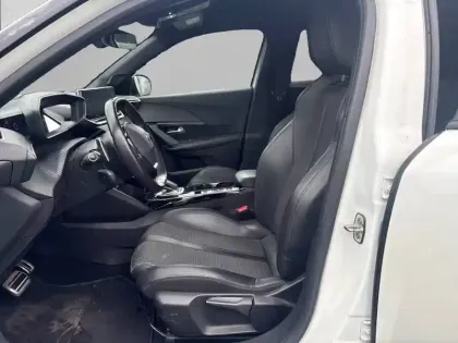Photo 10 Peugeot 2008  PureTech 130 S&S EAT8