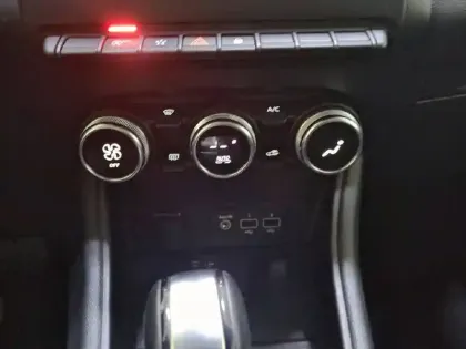 Photo 26 Renault Captur  TCe 130 EDC FAP