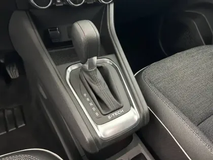 Photo 12 Renault Captur  E-Tech full hybrid 145