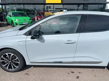 Photo 10 Renault Clio  E-Tech full hybrid 145 ch GSR2