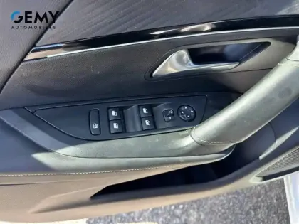 Photo 11 Peugeot 2008  PureTech 130 S&S EAT8