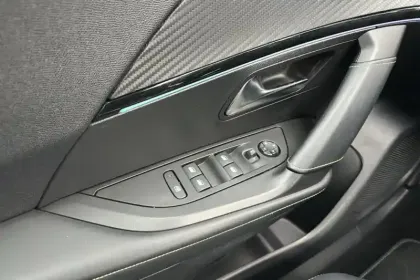 Photo 20 Peugeot 2008  BlueHDi 130 S&S EAT8