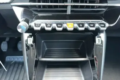 Photo 21 Peugeot 208  PureTech 100 S&S BVM6