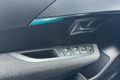 Photo 16 Peugeot 208  PureTech 100 S&S BVM6