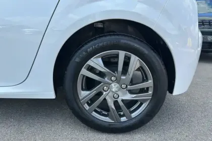 Photo 10 Peugeot 208  PureTech 100 S&S BVM6