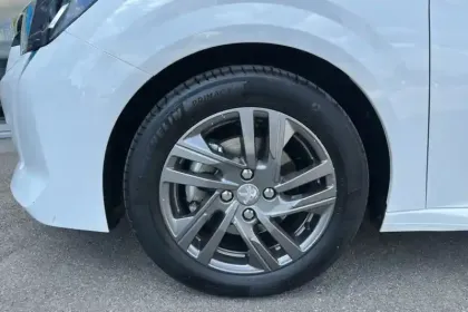 Photo 11 Peugeot 208  PureTech 100 S&S BVM6