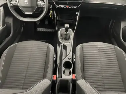 Photo 24 Peugeot 2008  PureTech 100 S&S BVM6