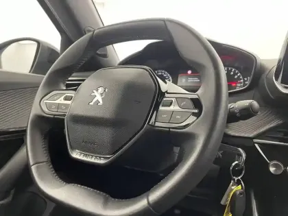 Photo 28 Peugeot 2008  PureTech 100 S&S BVM6