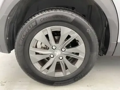 Photo 18 Peugeot 2008  PureTech 100 S&S BVM6