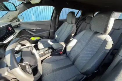 Photo 9 Peugeot 2008  Electrique 54 kWh 156 ch