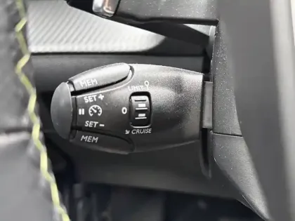 Photo 18 Peugeot 2008  PureTech 130 S&S EAT8