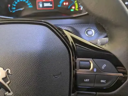 Photo 5 Peugeot 2008  Electrique 136 ch