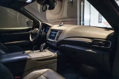 Photo 6 Maserati Levante  3.0 V6 Bi-Turbo 350 Q4