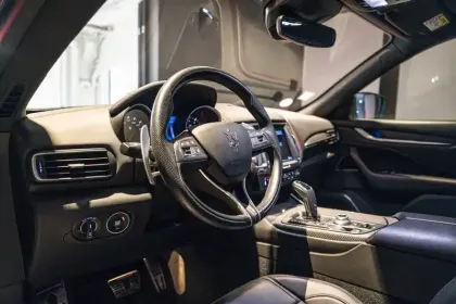 Photo 8 Maserati Levante  3.0 V6 Bi-Turbo 350 Q4