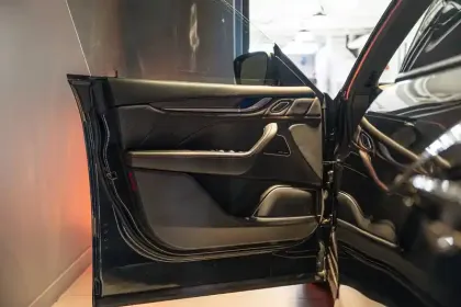 Photo 10 Maserati Levante  3.0 V6 Bi-Turbo 350 Q4