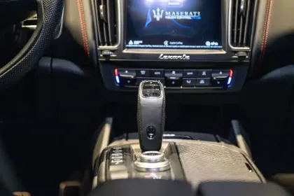 Photo 21 Maserati Levante  3.0 V6 Bi-Turbo 350 Q4
