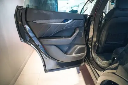 Photo 13 Maserati Levante  3.0 V6 Bi-Turbo 350 Q4