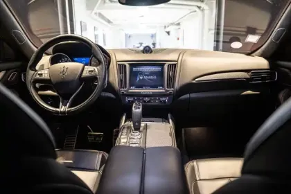 Photo 14 Maserati Levante  3.0 V6 Bi-Turbo 350 Q4