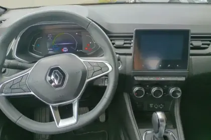 Photo 8 Renault Captur  E-Tech 145