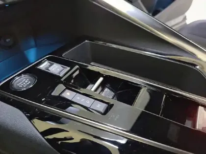 Photo 13 Peugeot 5008  Hybrid 136 e-DCS6