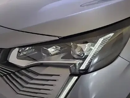 Photo 15 Peugeot 5008  Hybrid 136 e-DCS6