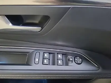 Photo 31 Peugeot 5008  Hybrid 136 e-DCS6