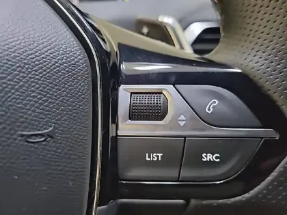 Photo 29 Peugeot 5008  Hybrid 136 e-DCS6