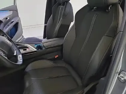 Photo 10 Peugeot 5008  Hybrid 136 e-DCS6