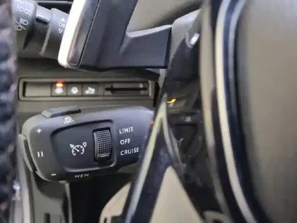 Photo 27 Peugeot 5008  Hybrid 136 e-DCS6