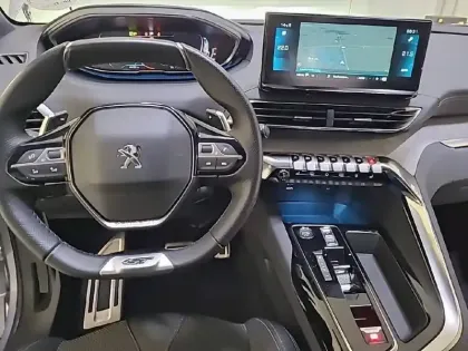 Photo 7 Peugeot 5008  Hybrid 136 e-DCS6