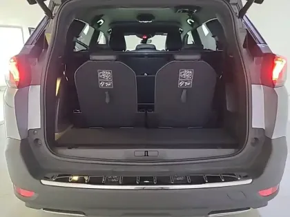 Photo 17 Peugeot 5008  Hybrid 136 e-DCS6