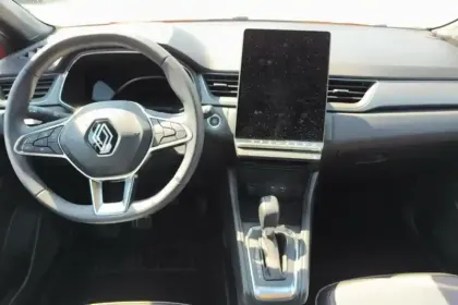 Photo 8 Renault Captur  E-Tech full hybrid 145 ch