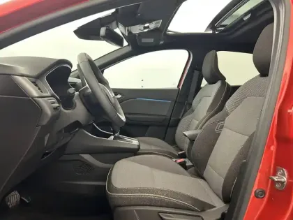 Photo 17 Renault Captur  E-Tech full hybrid 145 ch