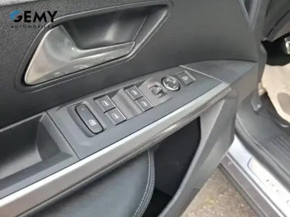 Photo 52 Peugeot 3008  Hybrid 145 e-DCS6