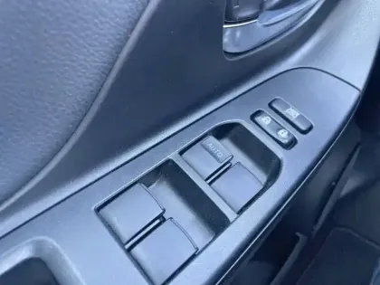 Photo 28 Toyota Yaris  70 VVT-i