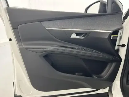 Photo 10 Peugeot 3008 HYBRID 225ch Allure Pack e-EAT8